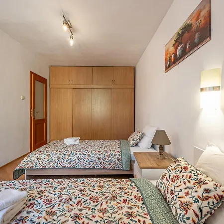Location 2 Bedroom Next To The * Warna