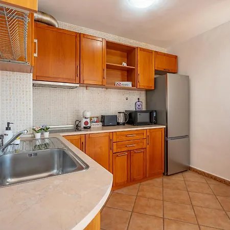 Location 2 Bedroom Next To The Apartment