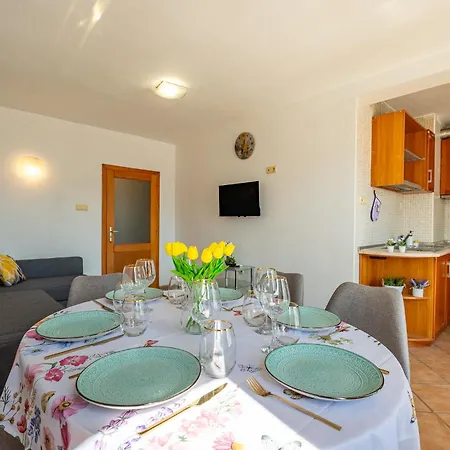 Location 2 Bedroom Next To The Warna