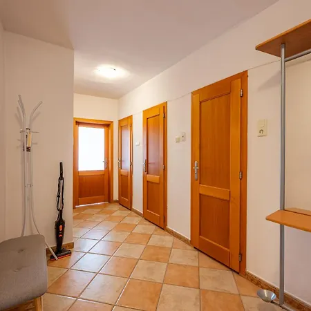 Location 2 Bedroom Next To The Apartment