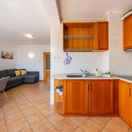 Location 2 Bedroom Next To The * Varna